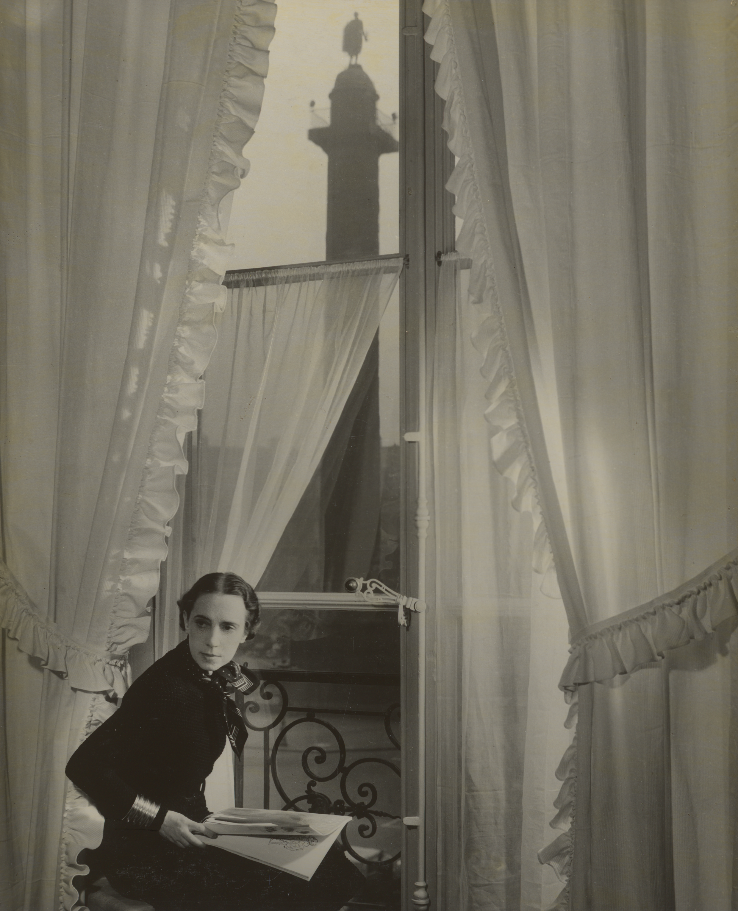 François Kollar: Pani Schiaparelli. 1932. Čiernobiela fotografia na lepenke, 49,2 x 39,1 cm. Slovenská národná galéria, Bratislava