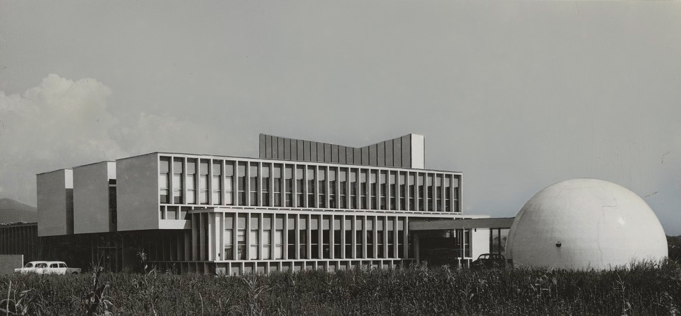 Vladimír Dedeček, M. L. Mihalovič: Vysoká škola poľnohospodárska v Nitre. Pavilón rádioizotopov. 1965. 