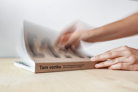 Tam vonku